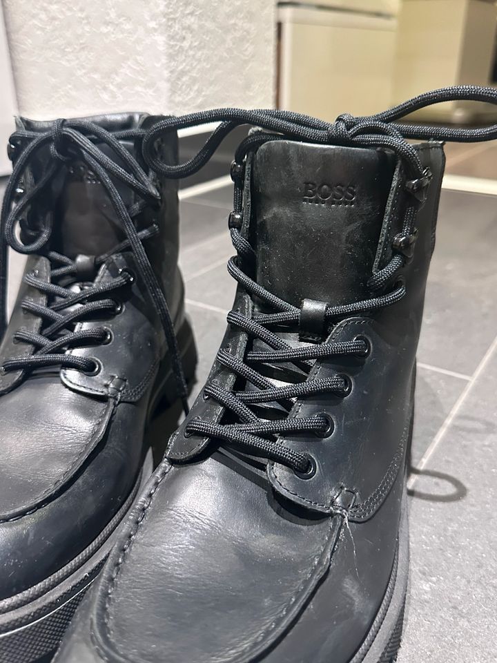 Hugo Boss Stiefel in Herten