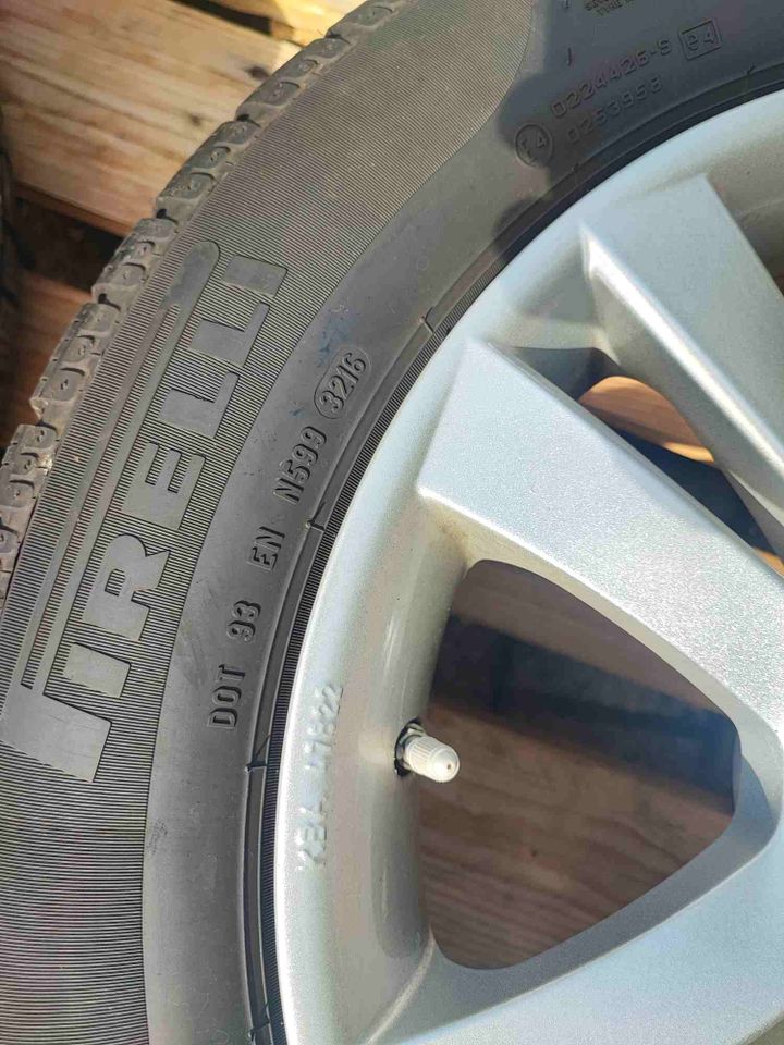 Winterreifen Pirelli Sottozero 225/55 R17 97H  BMW 3er 5er X3 , M in Bergheim