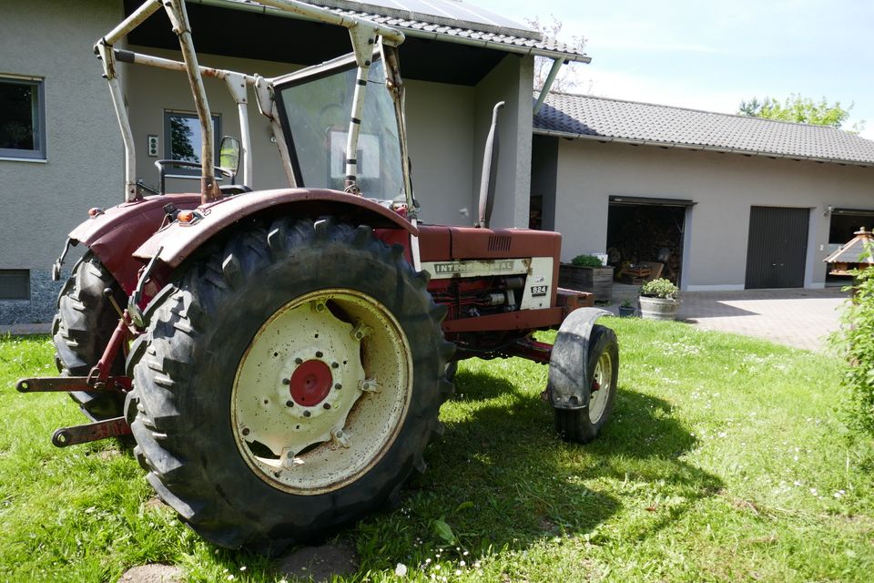 Traktor IHC 824 S in Langquaid