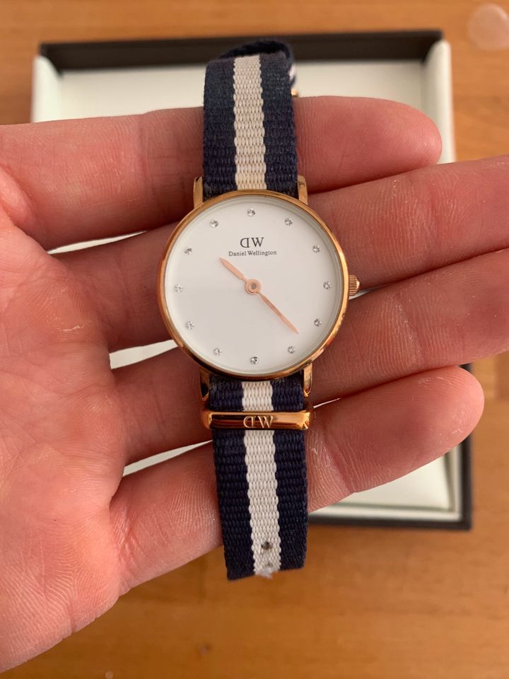 Daniel Wellington Armbanduhr Rosegold in Wiesbaden