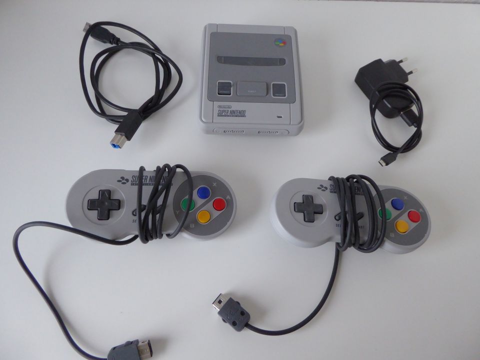 Nintendo SNES Classic Mini mit 2 Controllern in Lehrte