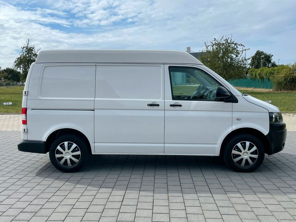 Volkswagen T5 2.0 TDI Transporter HOCH LANG NAVI*KLIMA* in Holzgerlingen