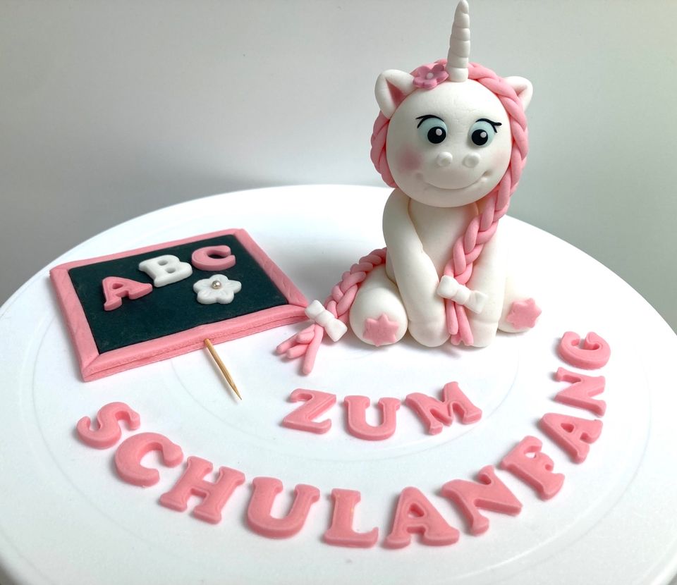 Fondant Dekoration Schulanfang Einhorn ABC Tafel Schriftzug rosa in  Thüringen - Erfurt | eBay Kleinanzeigen ist jetzt Kleinanzeigen