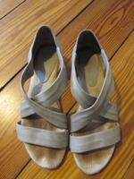 Kiomi Sandalen Sandaletten Wedge Keilabsatz Wildleder Gr. 36 Berlin - Lichtenberg Vorschau