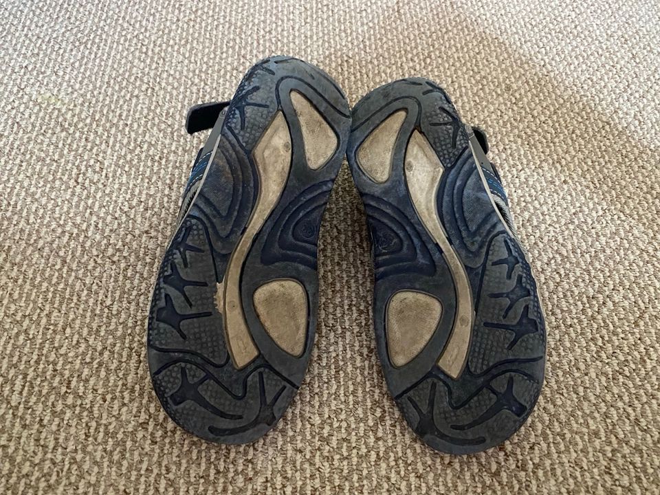 Schuhe Gummistiefel Sandalen Sneaker Badeschuhe Größe 33 in Baar-Ebenhausen