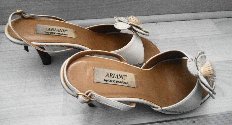 Sandalen*Sandaletten*Pfennigabsatz*Tolle Blume*Beige*Gr.38 in Villingen-Schwenningen