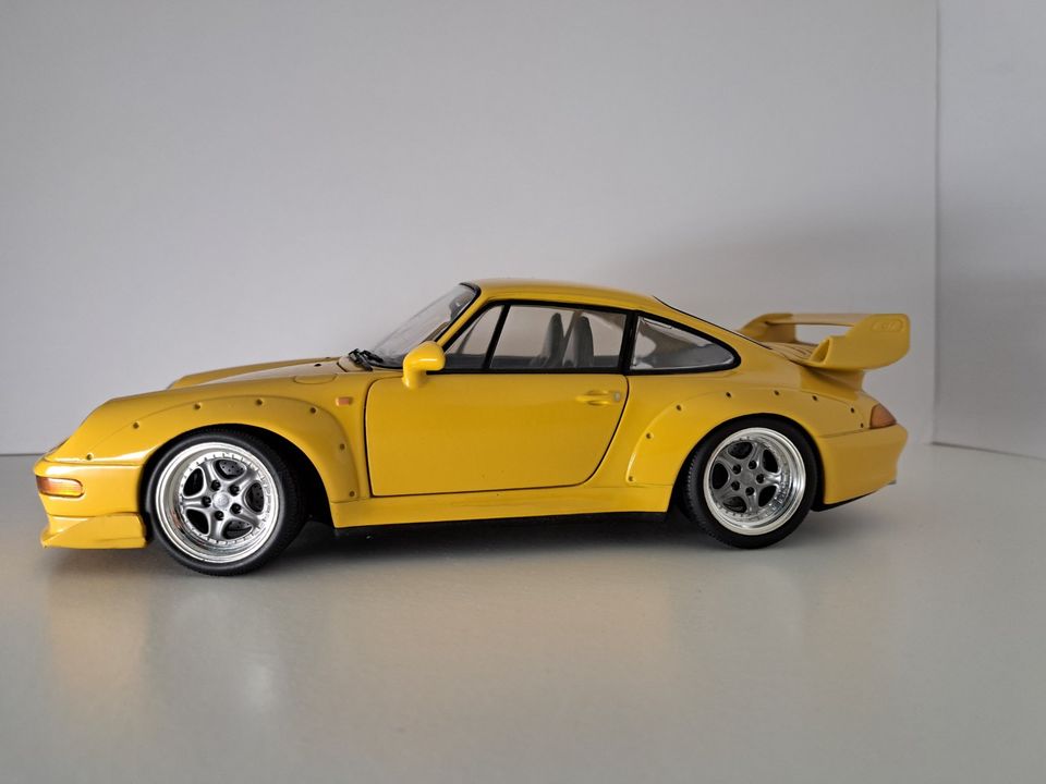 Porsche 911 (993) GT2 UT Models 1:18 Modellauto Gelb in Rostock