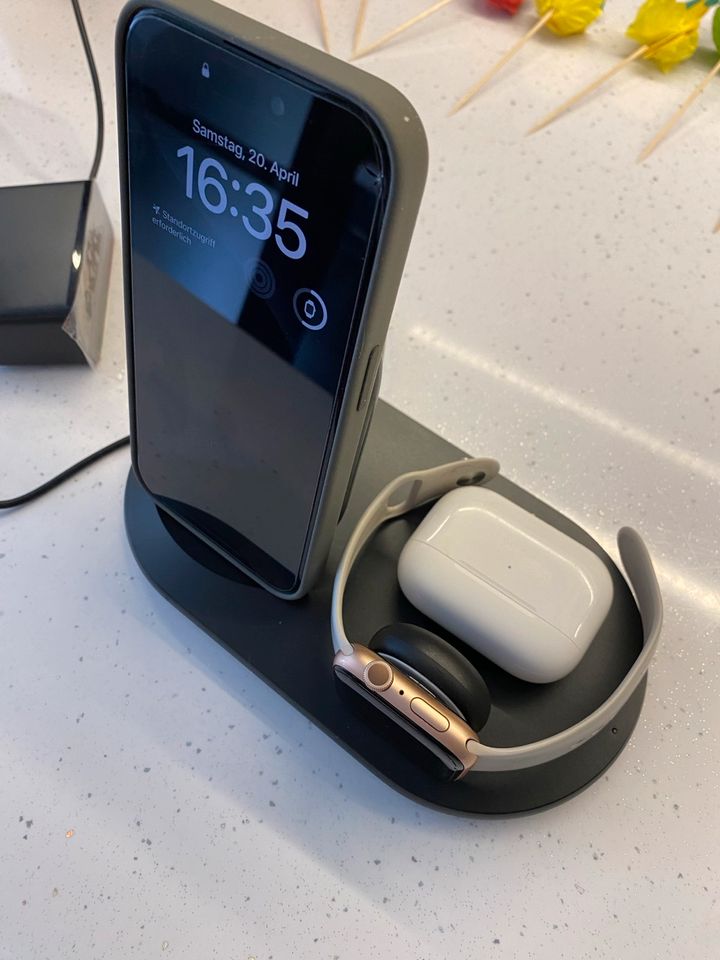 Belkin Neu kombinierte Ladestation Apple Watch IPhone Air Pods in Westerkappeln