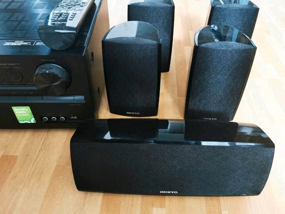 Onkyo TX-NR414 AV Receiver mit Boxen Bassbox und Verkabelung in Freiburg im Breisgau