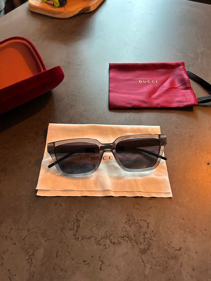 Gucci Sonnenbrille Neuwertig in Bad Endbach