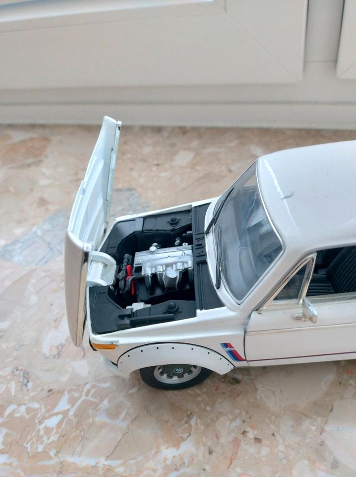 BMW 2002 Turbo 1:18 Modellauto in Lohe-Rickelshof