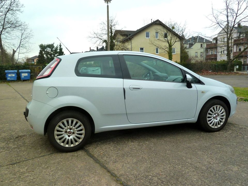 Fiat Punto EVO 1,4i 77 PS Klima PDC Start/Stop Euro 5 in Dresden