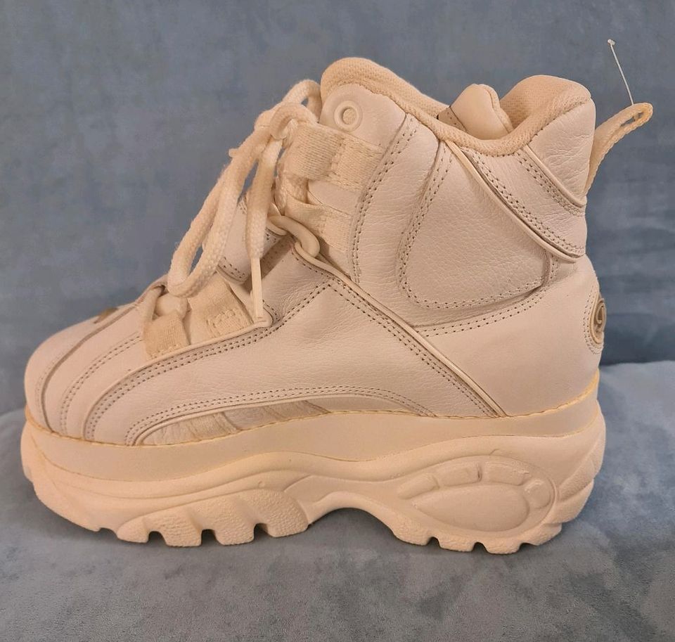 Damen Plateau Buffalo Sneaker '90ziger Jahre Gr. 38 weiß in Espelkamp