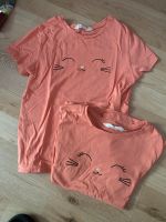 2 Shirts Mädchen Zwillinge Gesicht rosa 122 128 neuwertig Dresden - Coschütz/Gittersee Vorschau