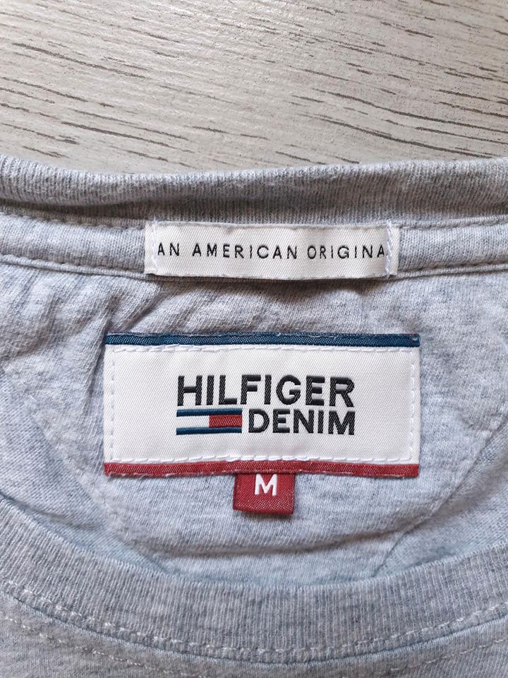 Tommy Hilfiger Tshirt / Shirt Gr.M in Schwerte