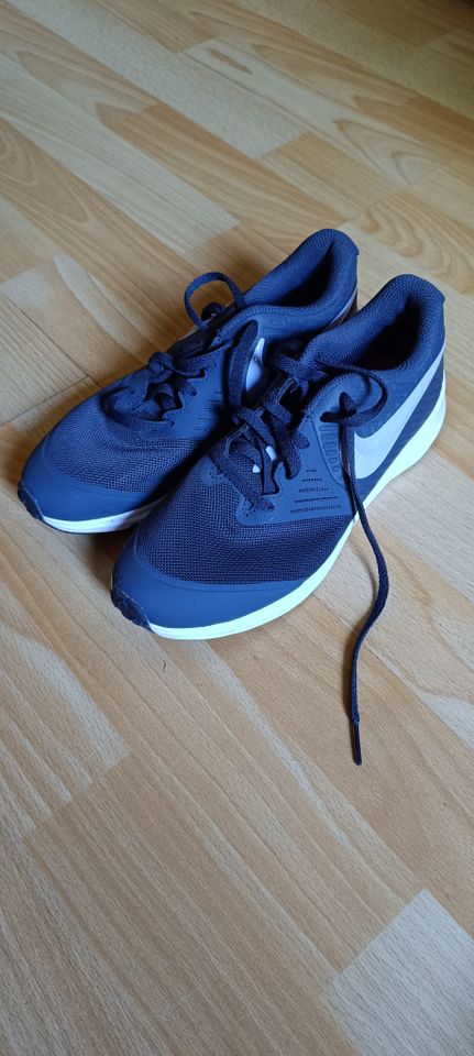 Mädchen Sportschuhe von Nike Größe 36,5 in Hamburg