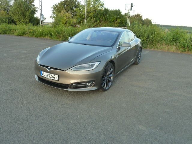 Tesla Model S75D Supercharge free, Allrad Luftfahrwerk  Autopilot in Oberpleichfeld