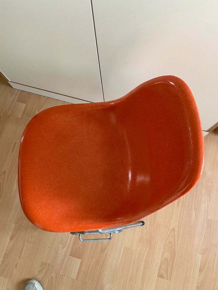 Herman Miller Fiberglas Stuhl DSR Eames Vintage in Mönchengladbach