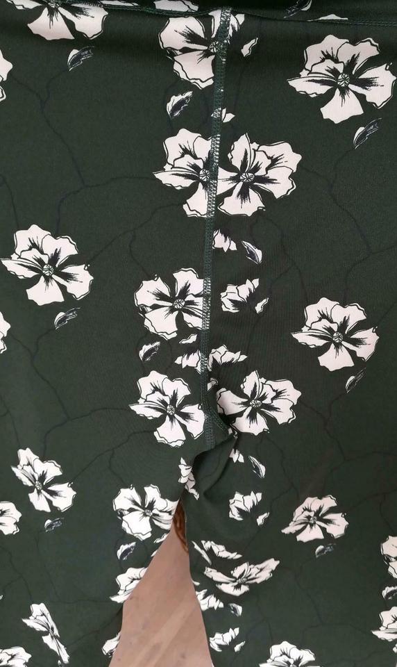 WIE NEU Leggings SAM EDELMANN Luxus Design schwarz grün Hose in Krefeld