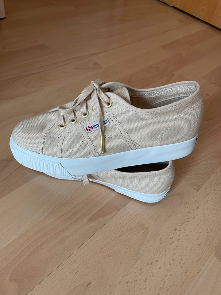 Superga Sneaker neu in beige in Hamburg