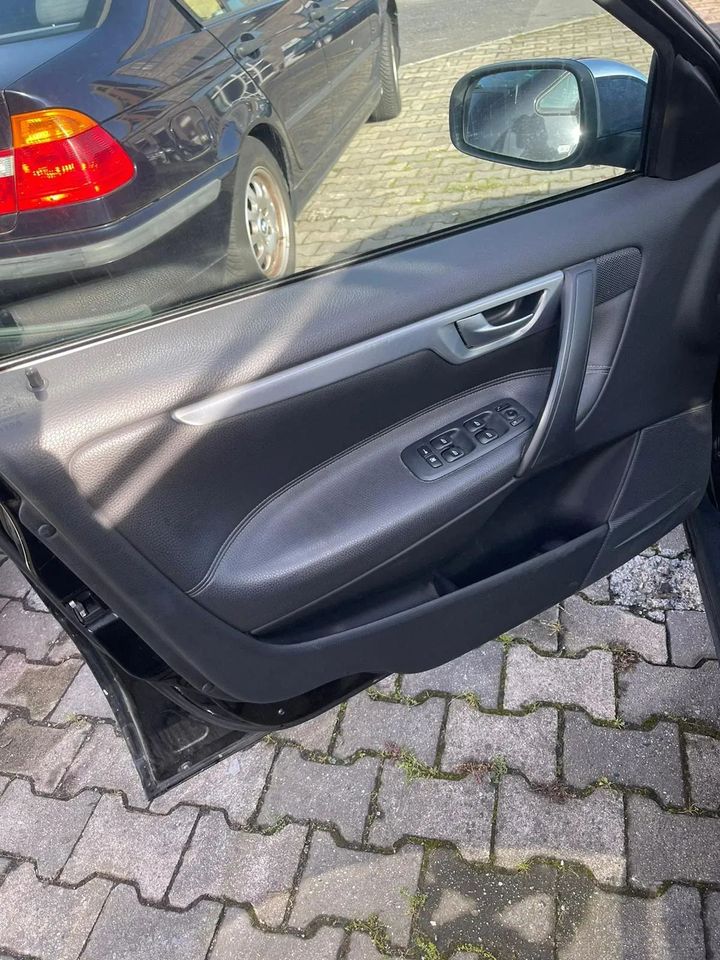 VOLVO V70 BJ 2005 KOMBI FAHRERTÜR TÜR VORNE LINKS SCHWARZ BLACK in Bergkamen