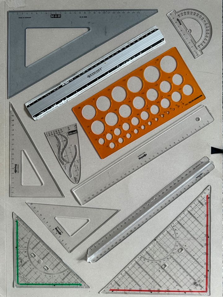 Set aus Geodreiecken, Linealen und Kreisschablone in Dortmund