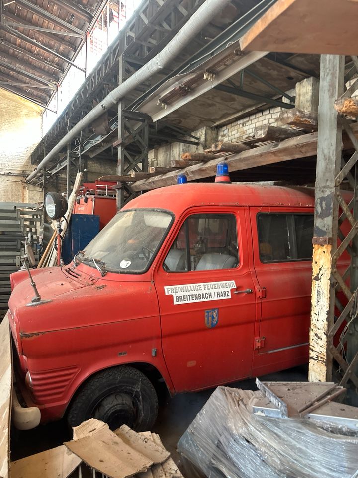 2 ehemalige Feuerwehrfahrzeuge in Halle