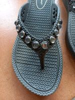 Wie NEU Zehentrenner Flip Flops Sandalette Perlen 4 37 grau Nordrhein-Westfalen - Oer-Erkenschwick Vorschau