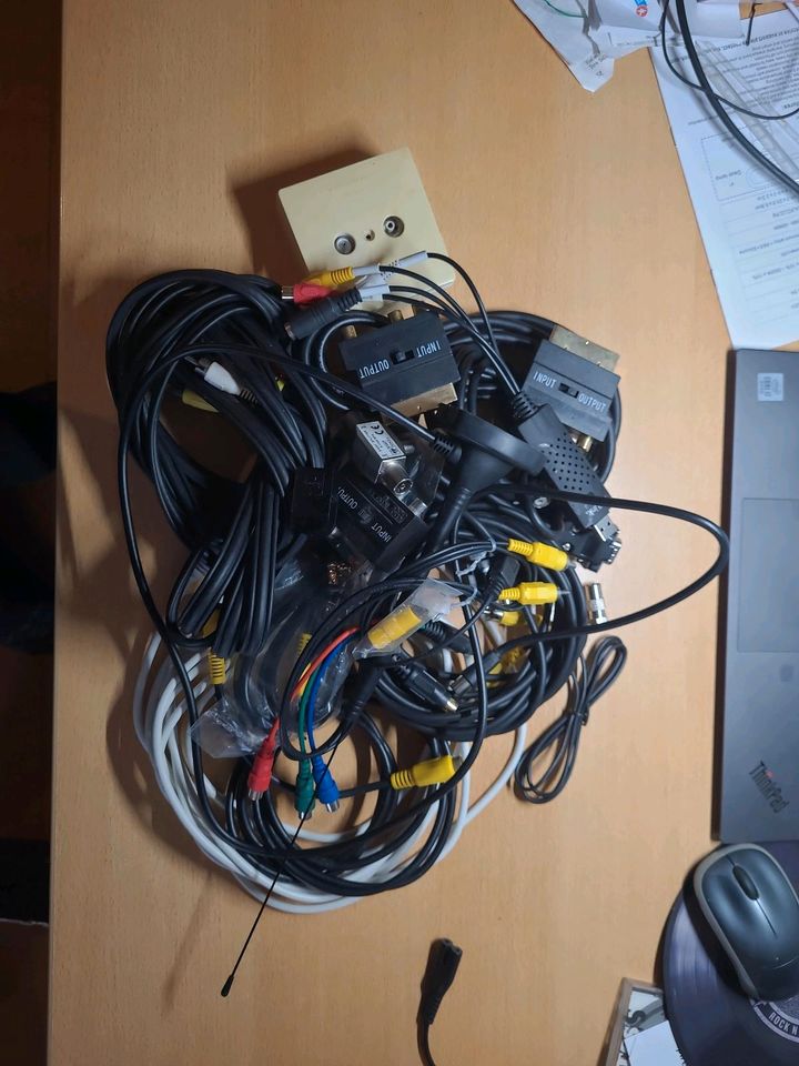 Diverse Adapter und Videokabel Scart S-Video Antennenkabel in Kulmbach