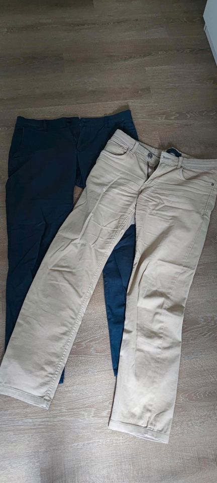 2x Herren Hose blau/grau und beige in Ratingen