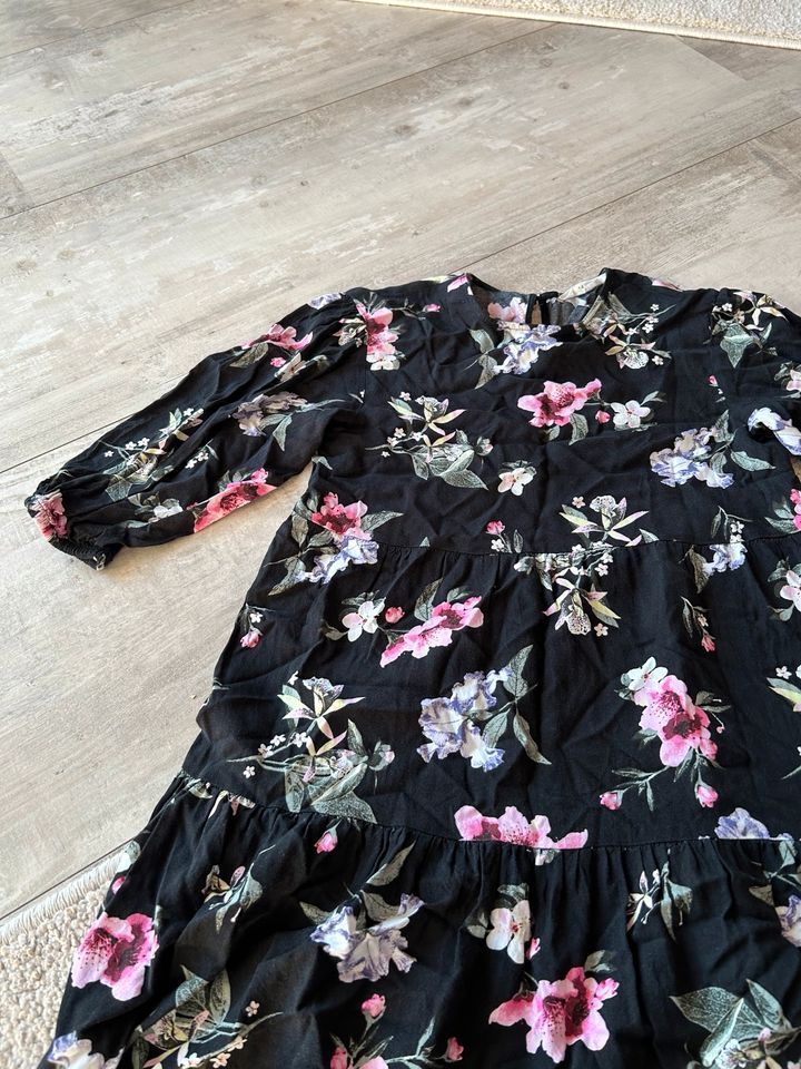 H&M Kleid Sommer Feier Mädchen Blumen in Linsengericht