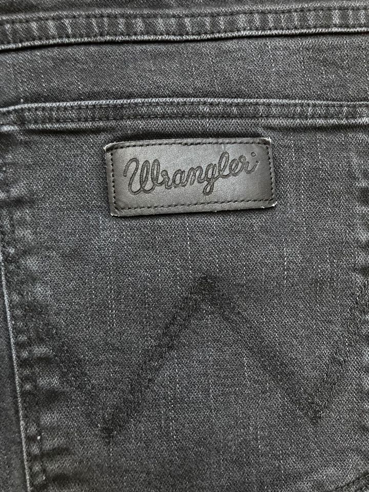 Wrangler Herren Jeans grau 38/30 Hose in Moers