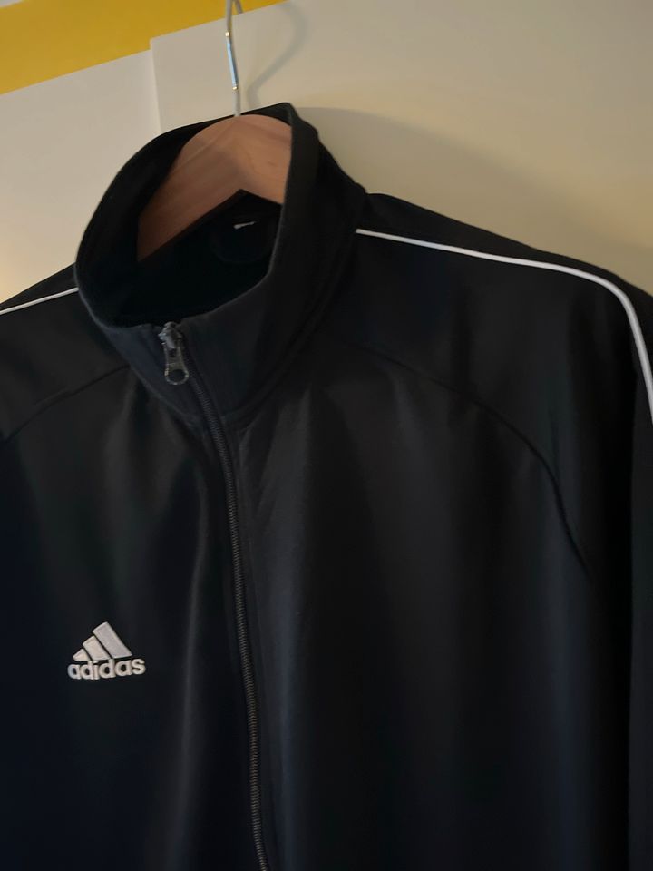 Adidas Trainingsjacke in Bremen