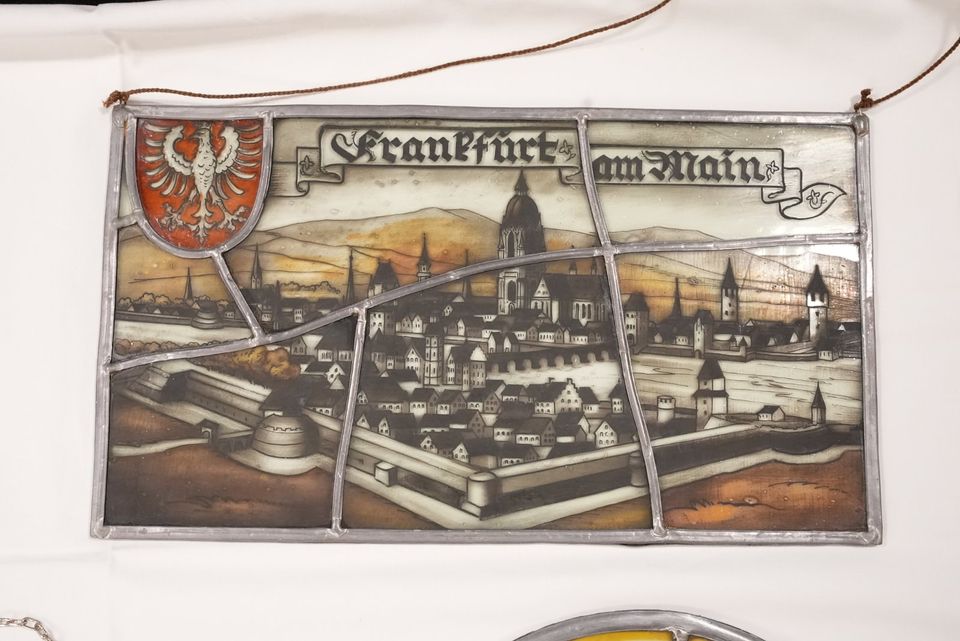 Bleiglasscheiben und Schilder Blume Wappen Frankfurt in Karlstadt