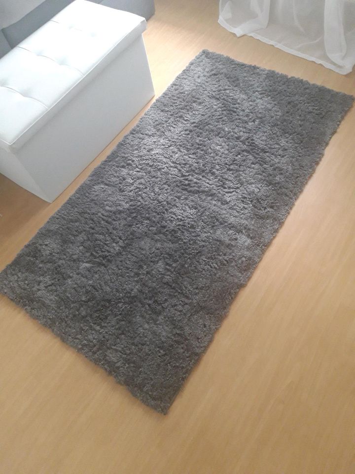 Teppich, flauschig, neuwertig in Berlin