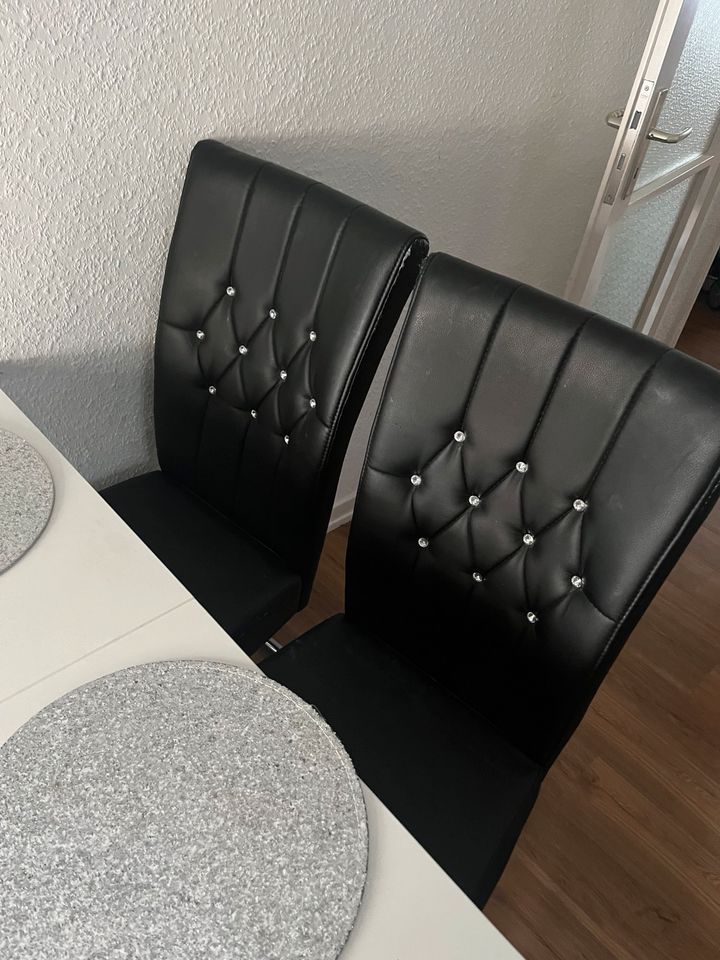 Esstisch mit Stühlen in Rüsselsheim