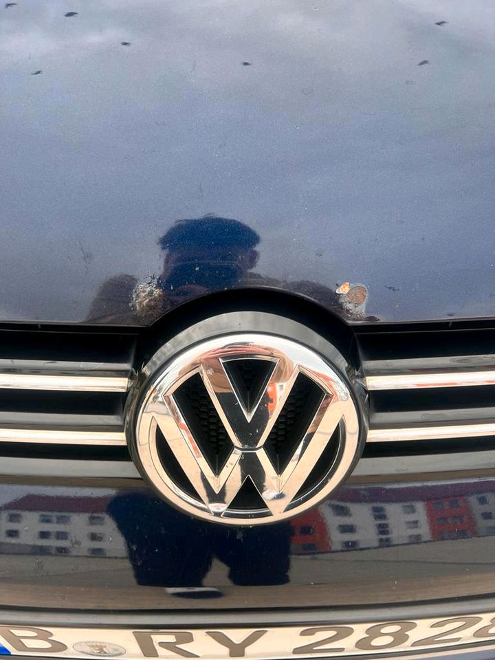 Zu verkaufen: VW Touran 1,6 Diesel, 7 Sitze und neuer TÜV in Magdeburg