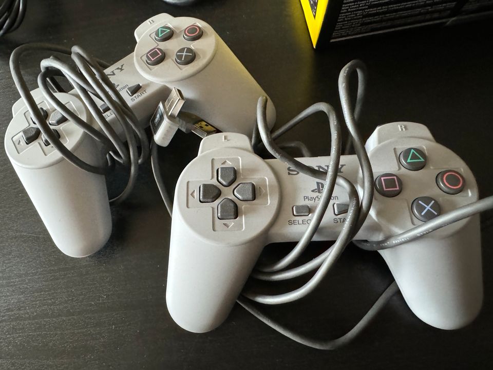 PlayStation Classic, sehr guter Zustand mit OVP in Balve