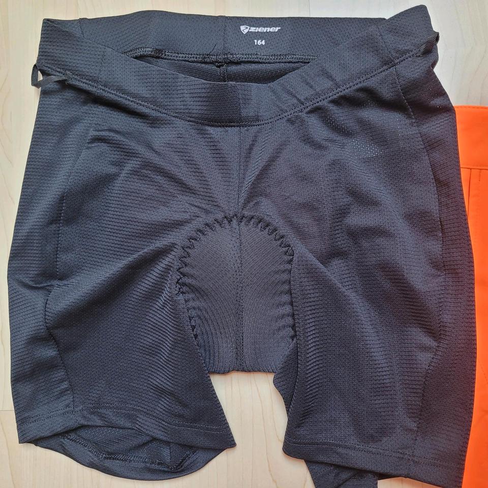 NEU Ziener Radhose Gr.164 kurze Hose mit Innenhose Shorts in Rochlitz