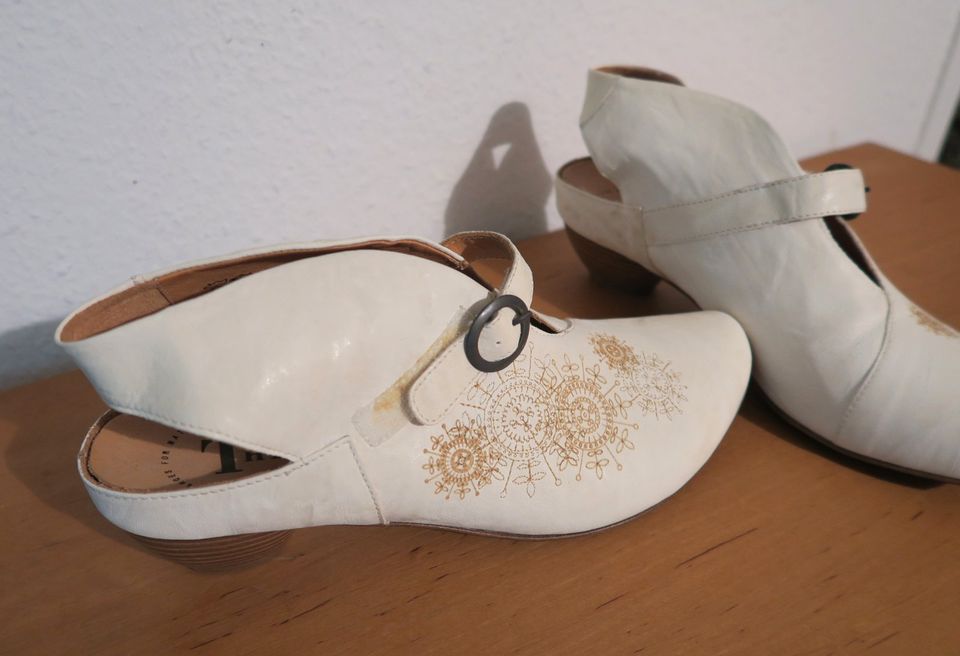 THINK Damenschuhe Sommerschuhe creme/beige Gr. 41,5 NEU, LP 220 € in Höchberg