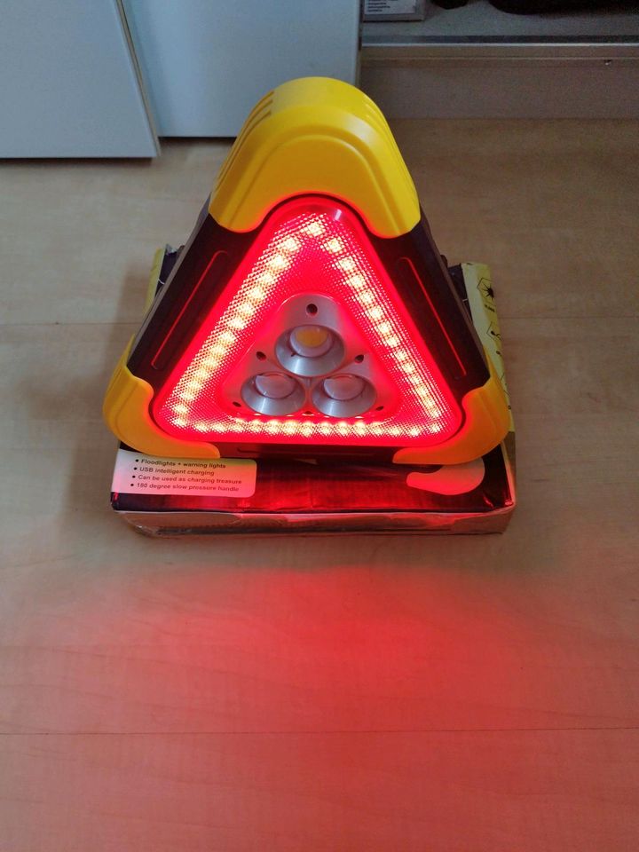 Warndreieck LED Lampe Taschenlampe Solar LKW PKW Traktor Solar in
