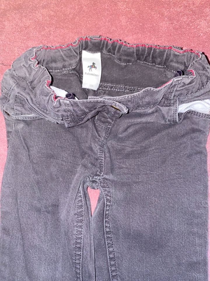 Mädchen Jeans Paket ~ Größe 128 ~ gebraucht in Triftern