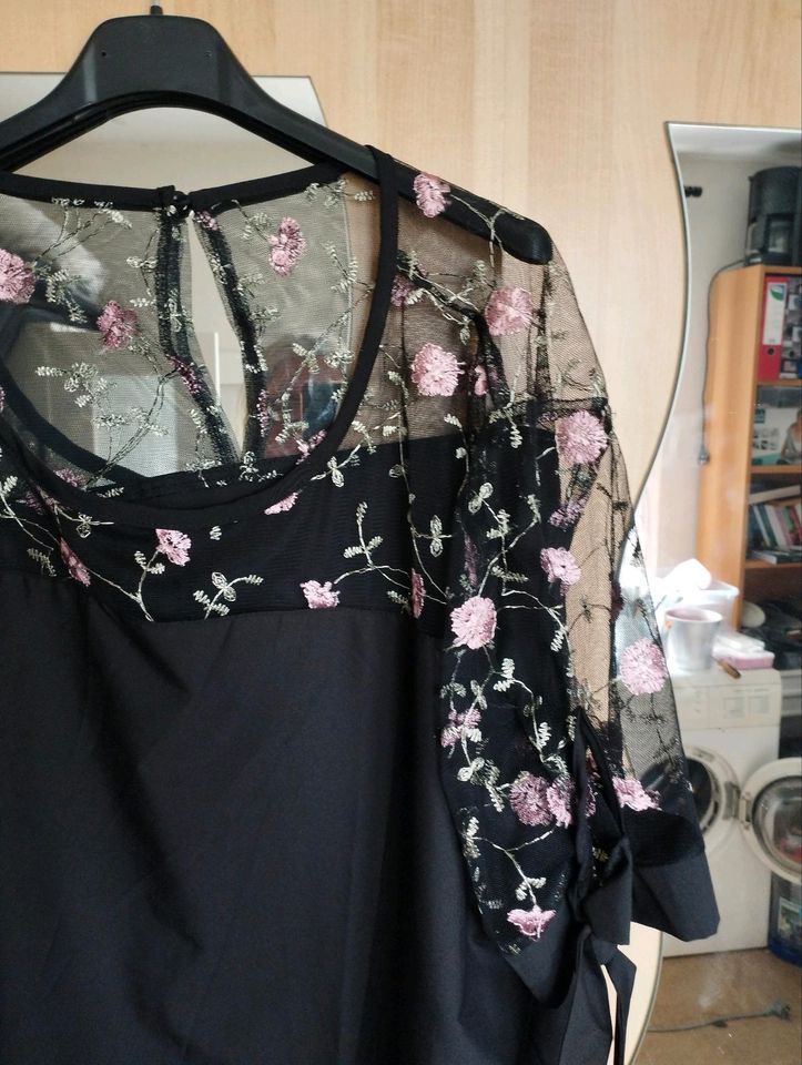 Shein Curve 4 Xxl schwarz mit Blumen in Kassel