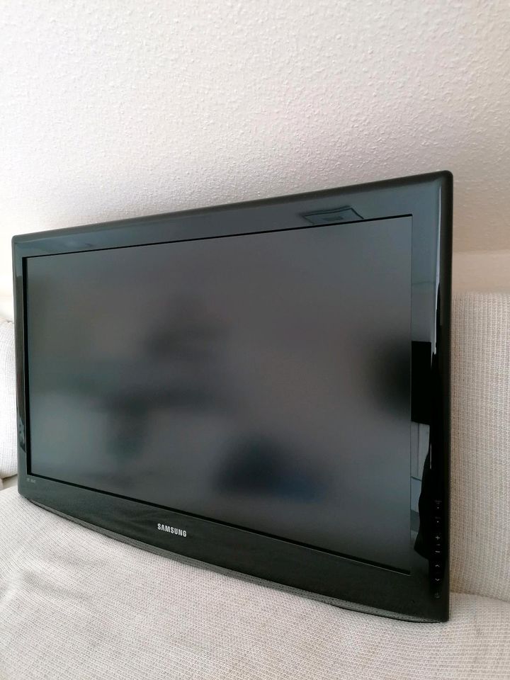 Samsung LCD HD Ready Fernseher 37" 94cm in Neu-Isenburg