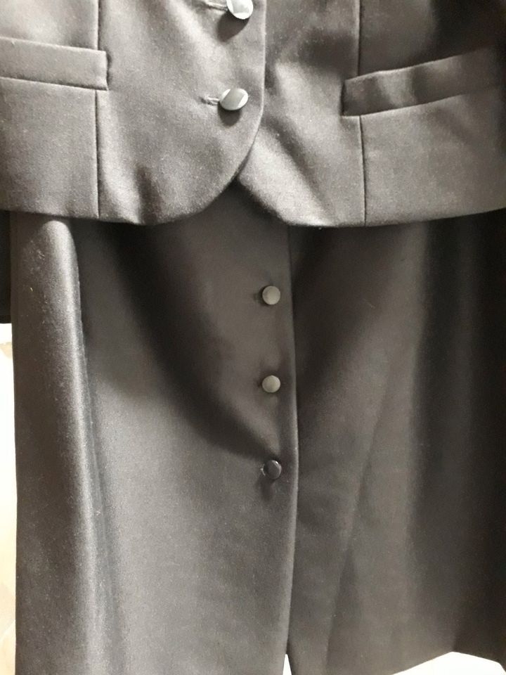 Anzug Blazer Rock Handarbeit Kostüm schwarz 2-teilig Jacke in Hindelang