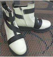 UGG Stiefel Damen Plateaustiefelette weiß /schwarz Nordrhein-Westfalen - Moers Vorschau