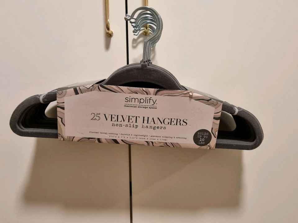 Simplify samt kleiderbügel grau velvet 25 Stück Kleiderschrank in Pfungstadt