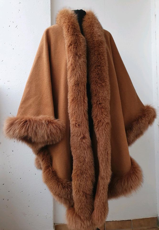 Kaschmir Woll Poncho braun Echtfell Pelz Fuchs Cape Mantel Jacke in Hof (Saale)