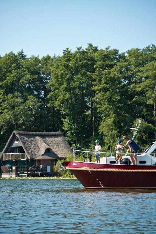 Bootsurlaub im Frühling mit Freunden auf der Müritz oder Ostsee in Dörfles-Esbach