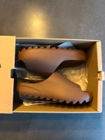 Yeezy Slides Flax US11 Hessen - Linsengericht Vorschau